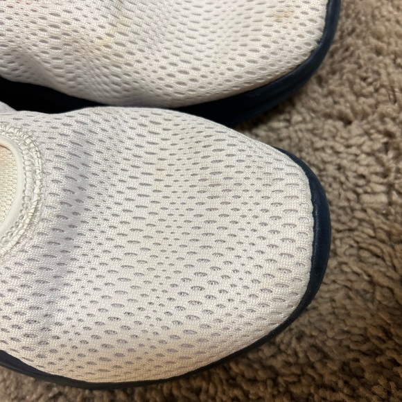 Women’s Nike Shoes - Picture 4 of 9